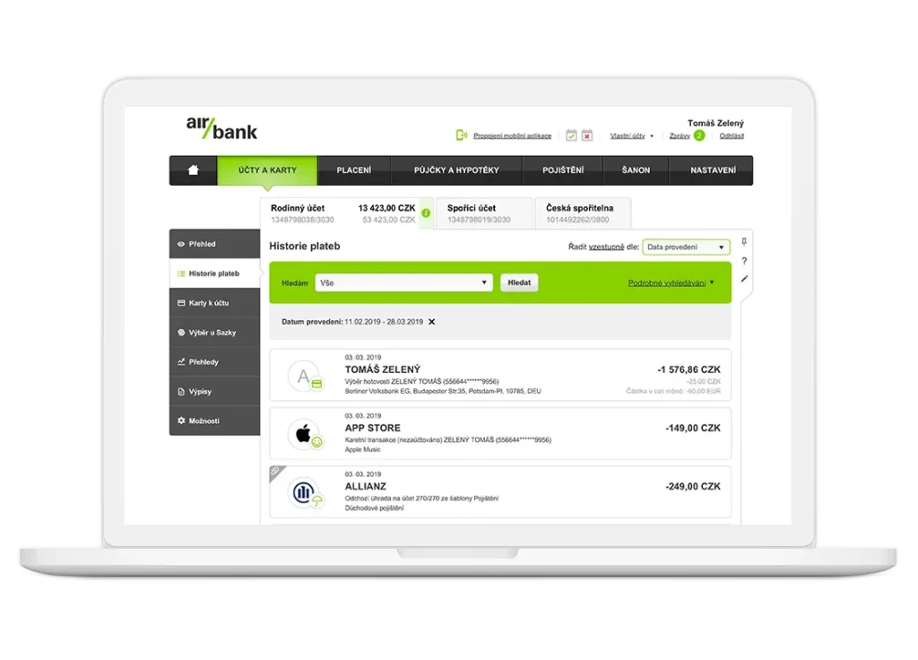 Snímek obrazovky z internetového bankovnictví AirBank zobrazuje historii plateb na účtu uživatele Tomáše Zeleného. V horní části jsou zobrazeny dostupné účty: Rodinný účet s aktuálním zůstatkem 13 423,00 CZK, Spořicí účet a účet České spořitelny. Níže se nachází sekce Historie plateb, kde jsou uvedeny poslední transakce, například výběr hotovosti, platba v App Store a odchozí úhrada na důchodové pojištění Allianz. Vlevo je navigační panel s možnostmi jako Přehled, Historie plateb, Karty k účtu, Výběr a Sazky, Přehledy, Výpisy a Možnosti.