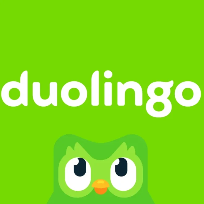 Logo aplikace Duolingo na zeleném pozadí s ikonou sovy, která symbolizuje maskota aplikace.