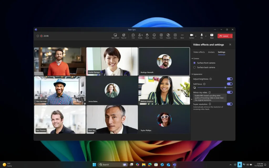 Videohovor v aplikaci Microsoft Teams s několika účastníky. Na pravé straně obrazovky jsou otevřeny možnosti nastavení videa, včetně možností úpravy jasu, měkkého zaostření, zrcadlení videa a funkce super rozlišení pro vylepšení kvality videa.