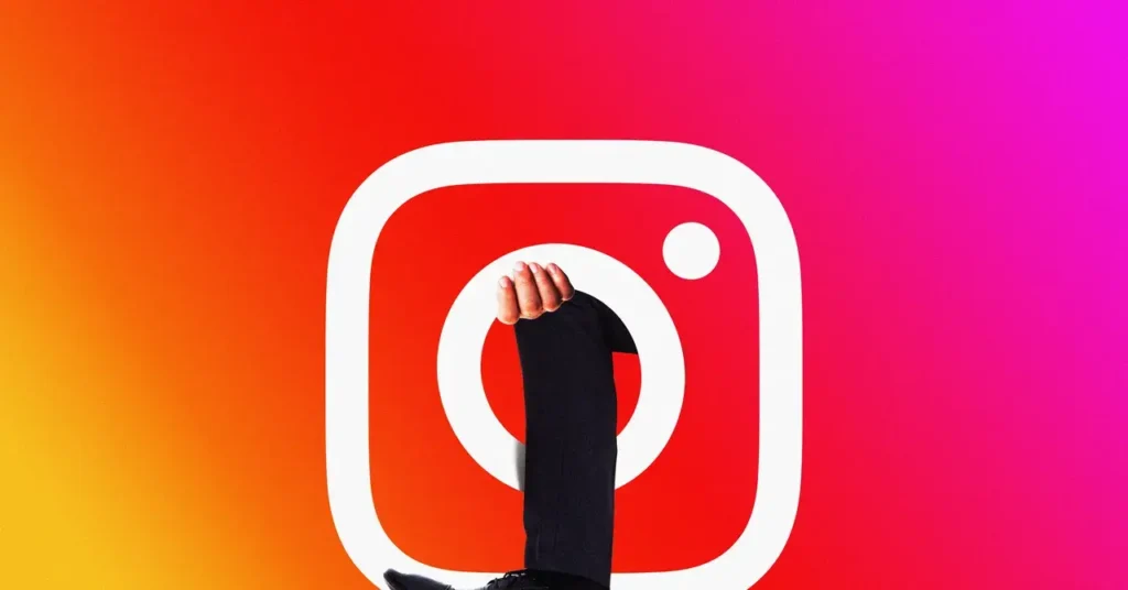 Symbol Instagramu s rukou prorážející jeho logo, symbolizující potenciální hacknutí nebo narušení účtu.