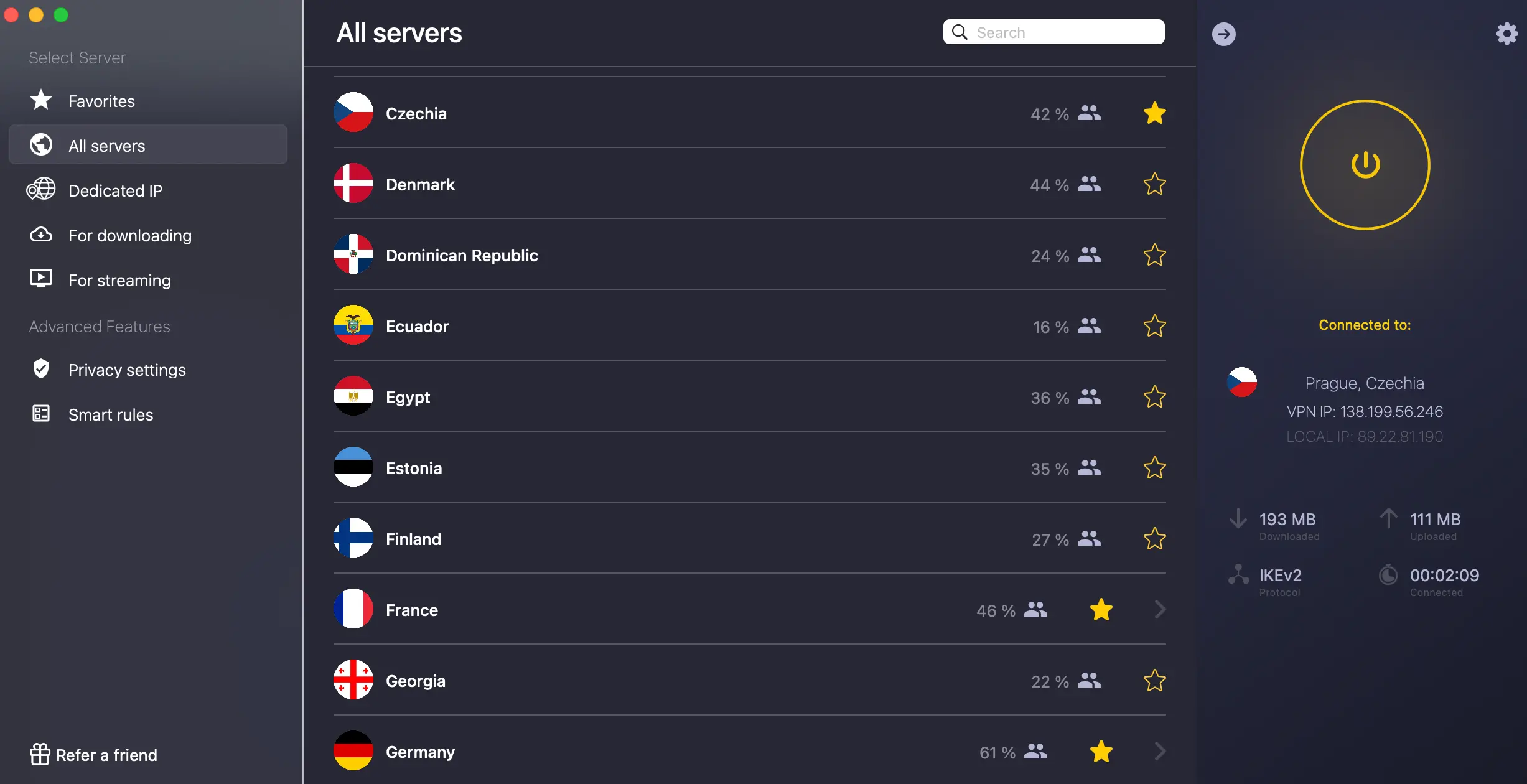 Rozhraní aplikace CyberGhost VPN zobrazující seznam všech dostupných serverů v různých zemích, včetně České republiky, Dánska, Dominikánské republiky, Ekvádoru a dalších.