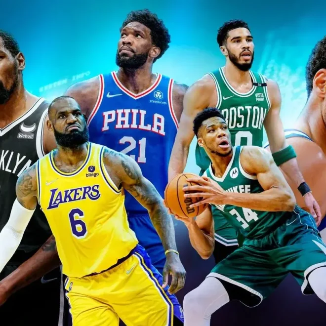 Koláž nejlépe placených hráčů NBA v roce 2025, včetně hvězd jako LeBron James, Kevin Durant, Stephen Curry, Joel Embiid, Jayson Tatum a Giannis Antetokounmpo, v dresech svých týmů na dynamickém modrém pozadí.